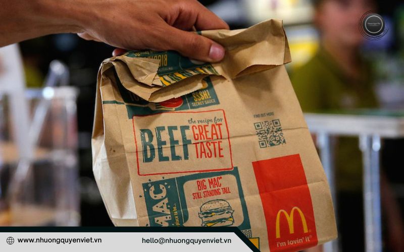 Khách hàng McDonald's được phục vụ món nhanh nhất có thể để mang đi