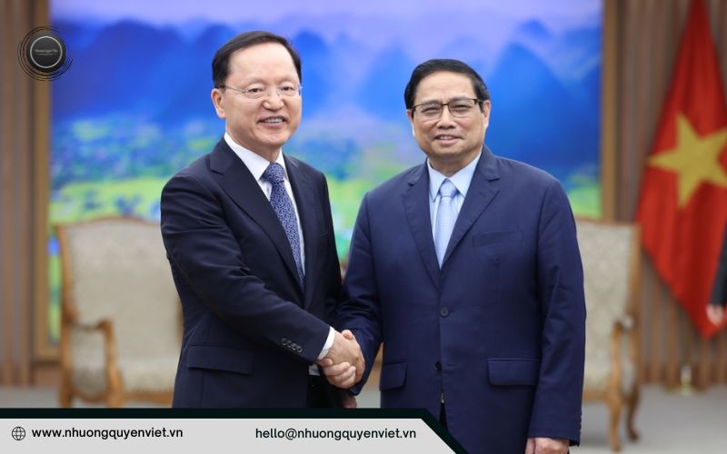 Thủ tướng Phạm Minh Chính tiếp ông Park Hark Kyu, Tổng Giám đốc phụ trách tài chính của Tập đoàn Samsung, chiều 13/4. 